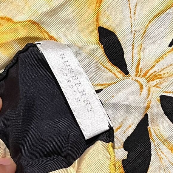 Burberry 100% Silk Square Scarf in Rare Floral Iconic Print in Black, Gold - Picture 6 of 6